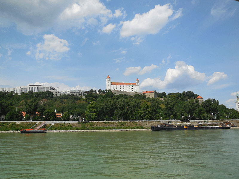 Bratislava z Dunaja